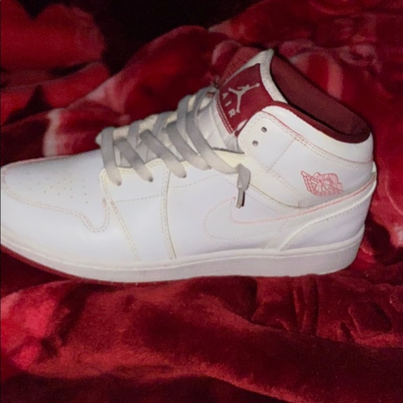 Jordan 1 Mid White Gym Red (GS) - Picture 2 of 6